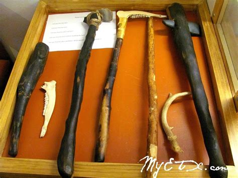 Weapons - The Karankawa Tribe WEAPONS AND TOOLS The Kawakawa had a great imagination which means they could use flint (rock) for weapons or tools. . Caddo tribe tools and weapons